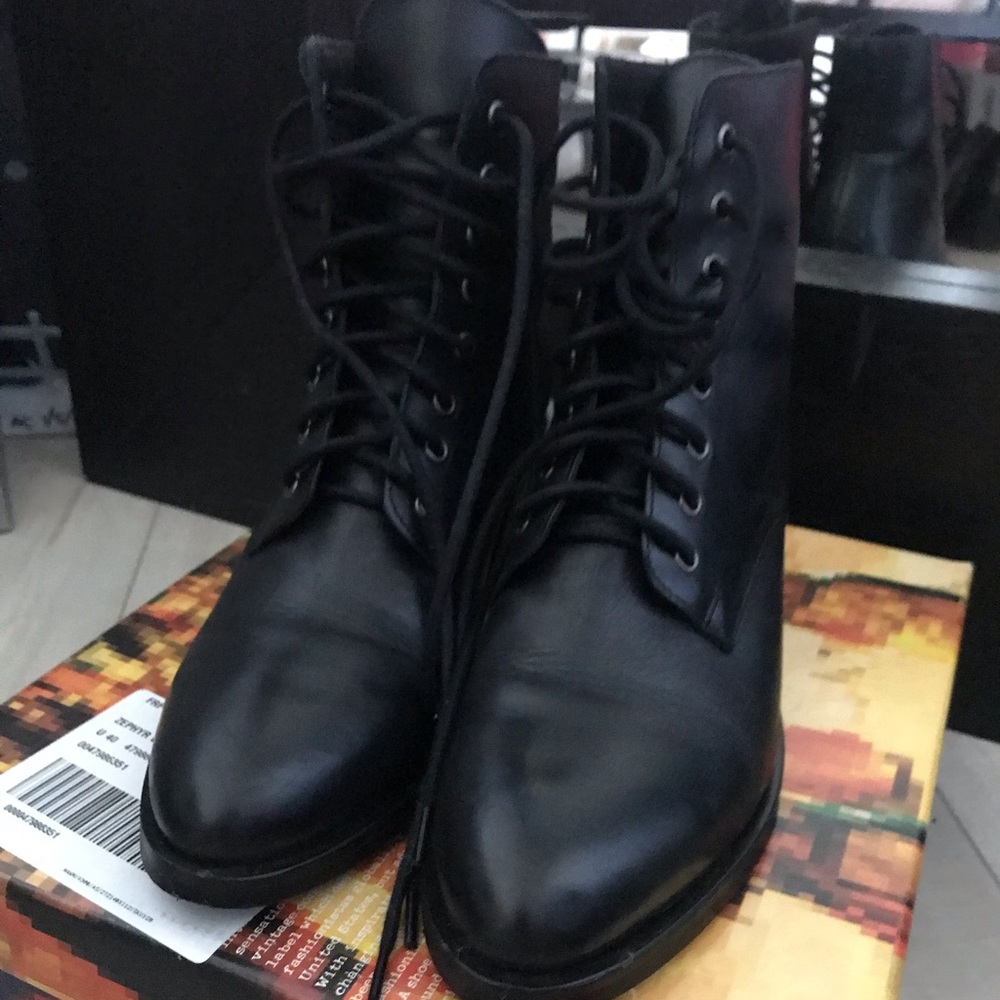 Jeffrey campbell Zephr Lace Up Bootie SZ 9